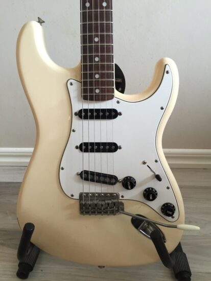Fender Stratocaster 1972 reissue from 1985 - front zoomed