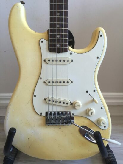 Fender Stratocaster 1965 - front zoomed